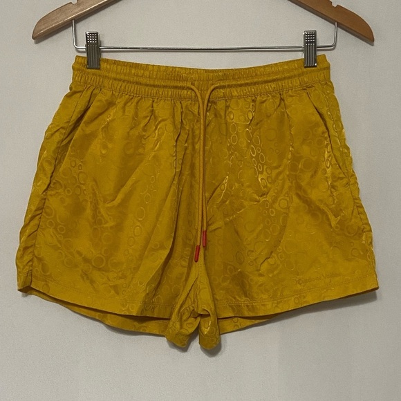 Outdoor Voices GeoShine 2.5 Goldfinch Yellow Athletic Shorts Pockets Women’s S - Picture 2 of 5